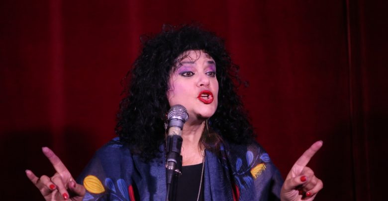דפנה ארמוני בקפה ביאליק. צילום מוטי קמחי