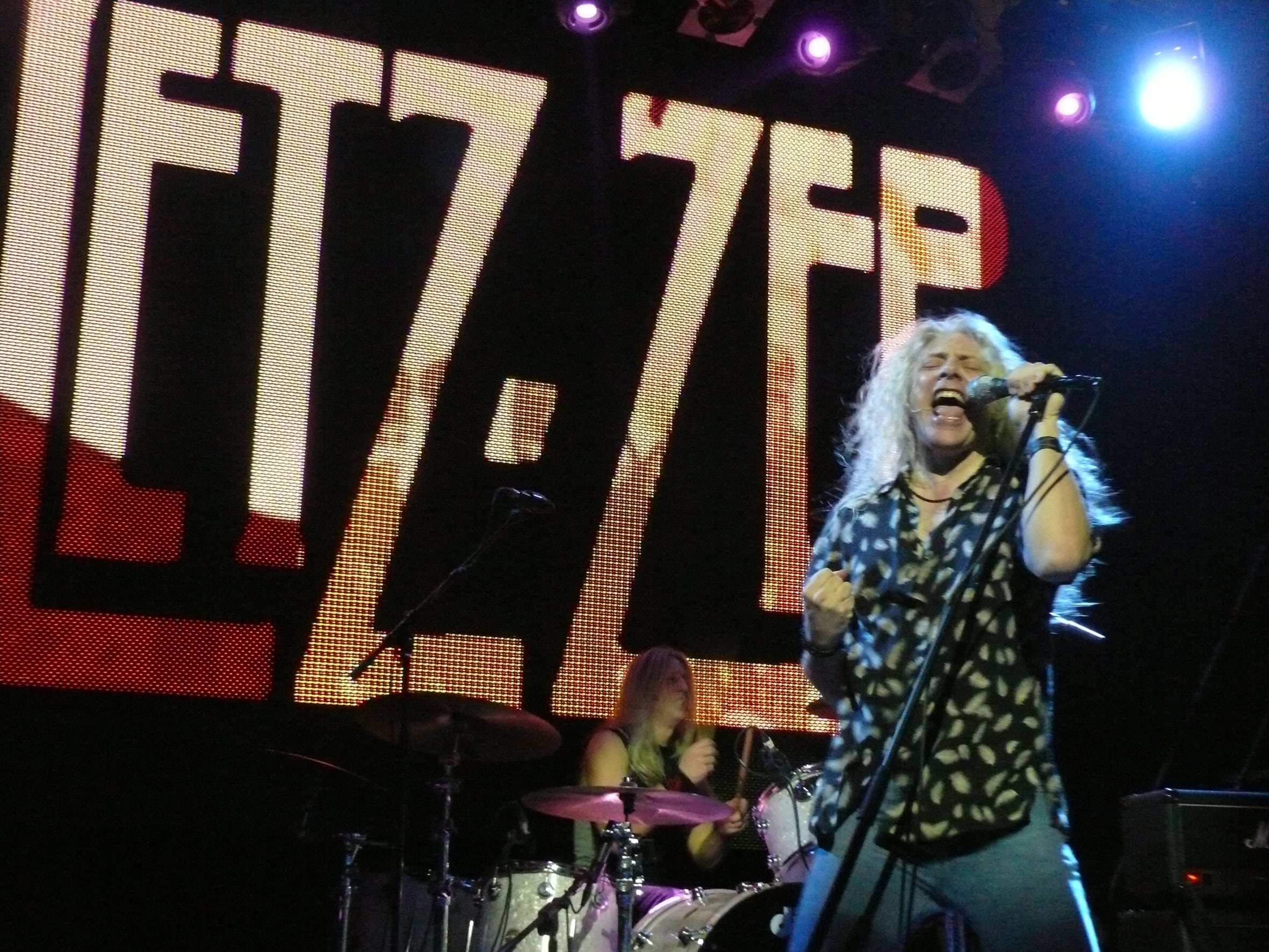 להקת המחווה Letz Zep מגיעה למועדון בארבי עם הצלילים של Led Zeppelin ...
